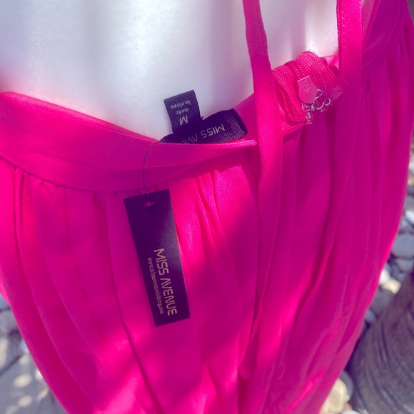 Hot 🔥 Pink! 💖 NWT maxi size M Hot Pink v front, open sides, back straps-New! - Picture 6 of 10